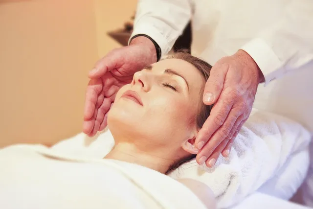 Woman on Nuvola floatation bed with practitioner